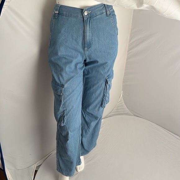 United Colors Of Benetton Pants - United Colors of Benetton light blue chambray high waisted cargo pants